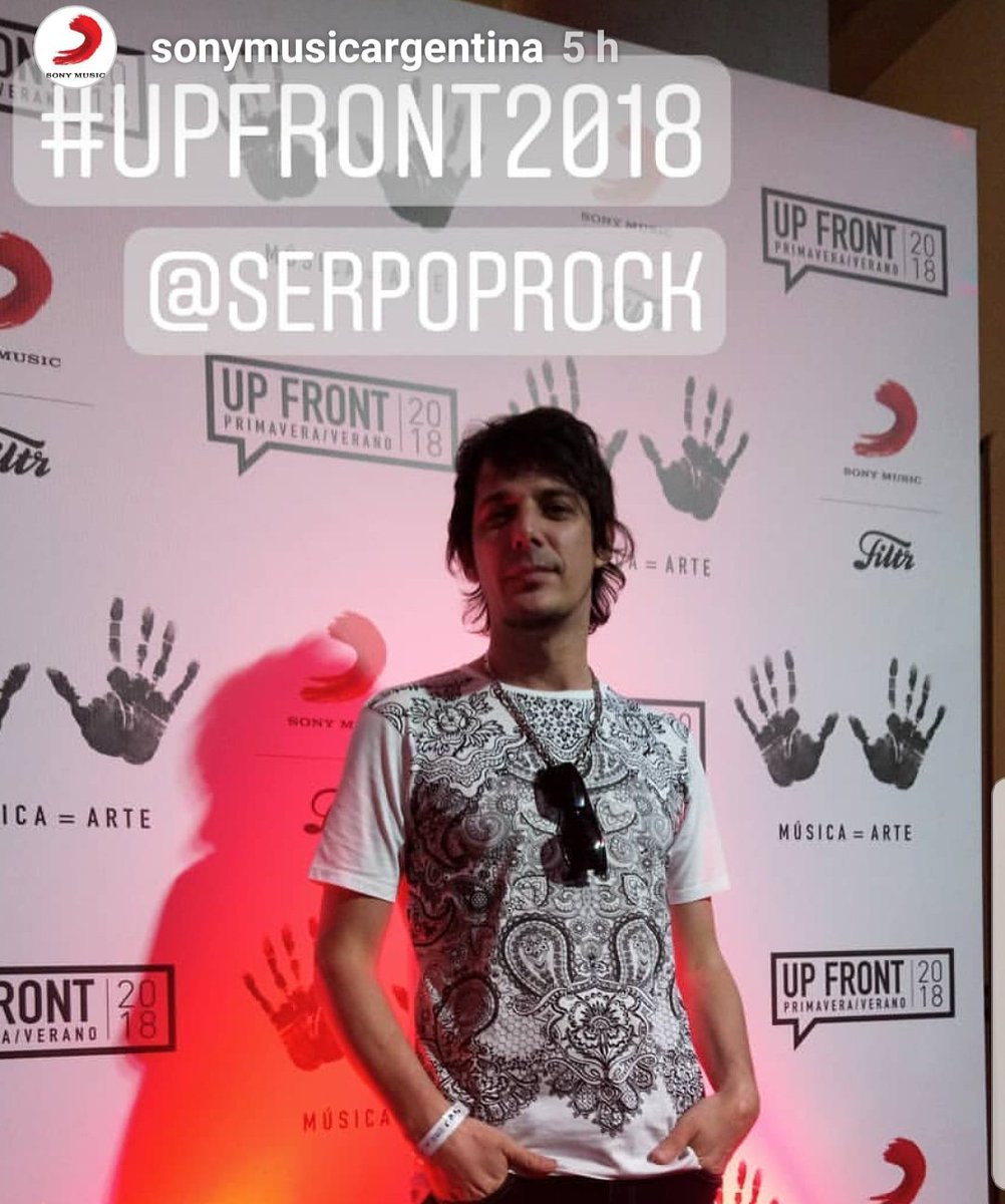 elialdasoro's tweet photo. Otro gran #upfront de @SonyMusicArg con @serpop
#upfront2018
@fedeberdullas ❤
#SER https://t.co/e1KDsaXmAv
