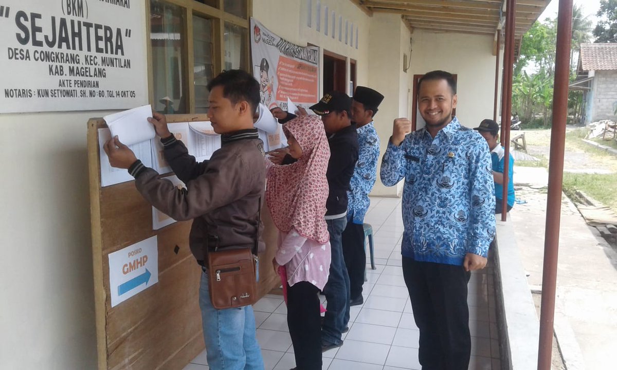 triistan_too's tweet photo. Pengawasan GMHP Desa Congkrang @KecamatanMuntilan sudah berada di Posko GMHP Desa Congkrang memantau program berjalan #BawasluJagaHakPilih #BawasluMengawasi #BawasluKabMgl #PanwascamDukun @bawaslukabmgl @bawaslu_jateng @bawaslu_RI https://t.co/7btjDi98YZ