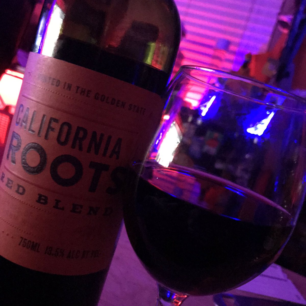 vhsandchillokc's tweet photo. All right, it’s 11:00pm on a Tuesday night. I’ve got a $5 bottle of red wine from Target and I’m gonna watch the original 1978 ‘Halloween’ flick all the way through for the first time. Let’s DO this!
📼
📼
📼
#halloween #halloween1978 #halloweenmovie #targetwine #redwine https://t.co/aG3OZ7ItGq