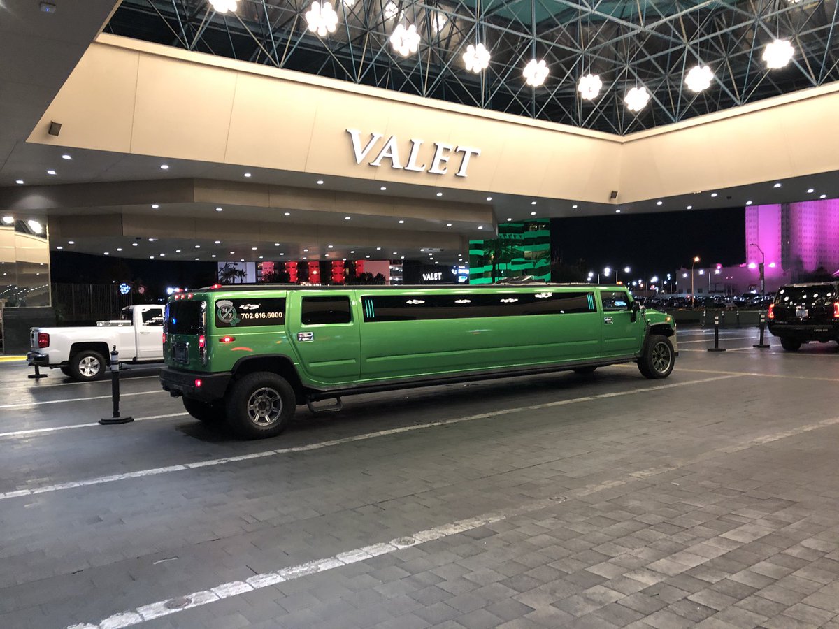 SorenSSloth's tweet photo. @peterfalktoft har du sendt @EsbenBjerre til Vegas? #hergaardetgodt #hummerlimo https://t.co/qmxbX0GAOZ