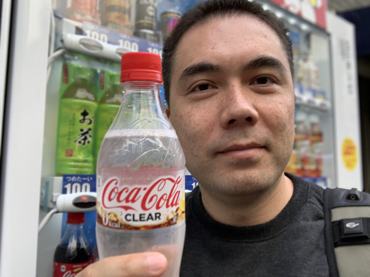 Friki_Room's tweet photo. Los que me conocen saben que soy raro para las bebidas. Seguro que soy el unico al que le gusta más la #cocacolaclear https://t.co/XOZj6MeZOL