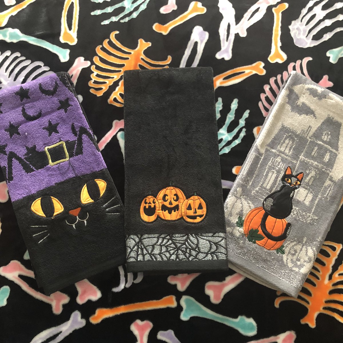 VampInVegas's tweet photo. My hemoglobin went up over 300 points! That means that the chemo is working...wow, just WOW! 

Celebrating with amazing Halloween swag...these are my kitchen towels for the year 
(atop a new blanket) 

Thank You My Sweet @darkamor 
😱✨🙏🏻✨🖤✨🎃

#Kohls
#Smiths https://t.co/ZZWoE3CBeE