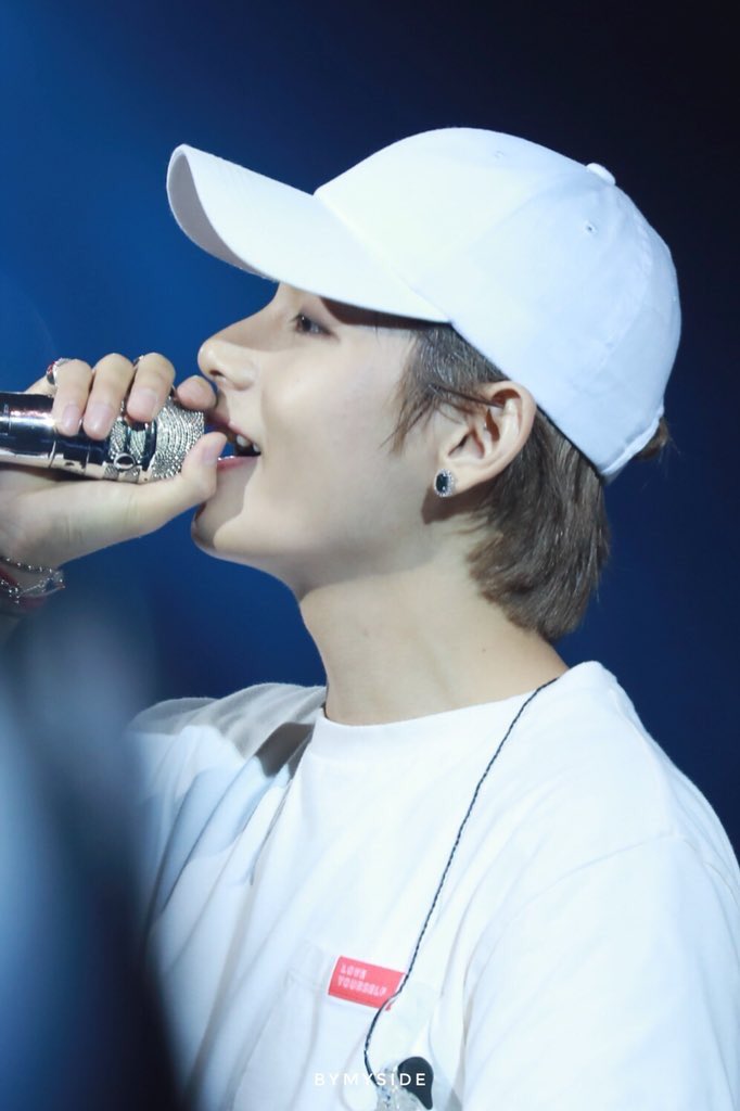 taehyungpic's tweet photo. 181016
—

©️by my side kook v 
#뷔 #태형 #방탄소년단 #taehyung #V #BTS @BTS_twt https://t.co/LHoowpmg2V