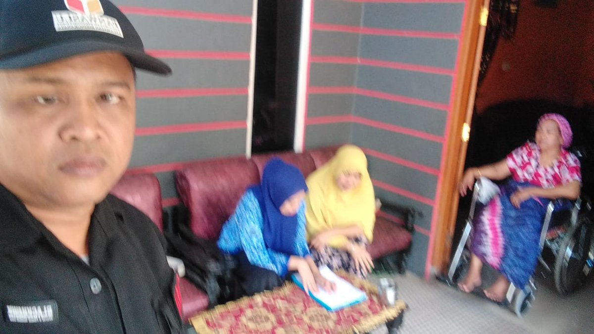 uchang202's tweet photo. PANWASCAM BIRINGKANAYA KOTA MAKASSAR MENGAWAL PPK DAN PPS MENCERMATI DATA PEMILIH #BawasluJagaHakPilih https://t.co/aA694pNM6z