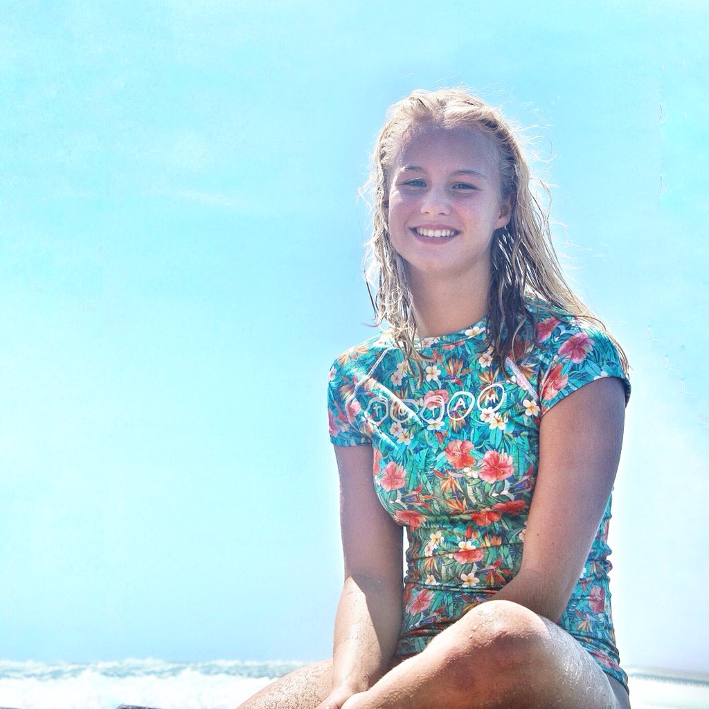 Enjoy sunny days on the sand &amp; in the sea 🏝 in our unique Trestles Rash Vest. 
______________________________________

The future looks bright..In more ways than one 👌