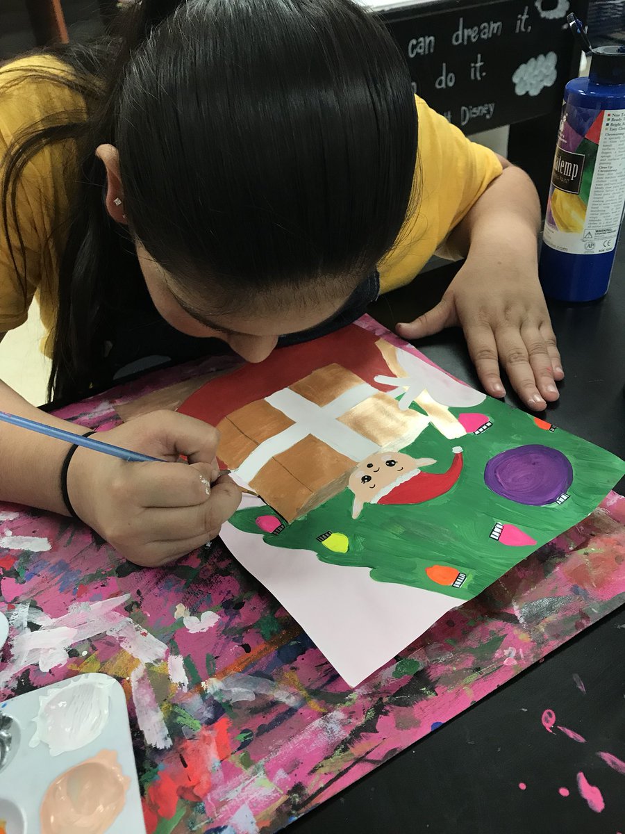 ArtwithMsClaud's tweet photo. Holiday Card Art contest... my artists were so focused!! 🌲 🎅 https://t.co/i4qVNwtdFJ