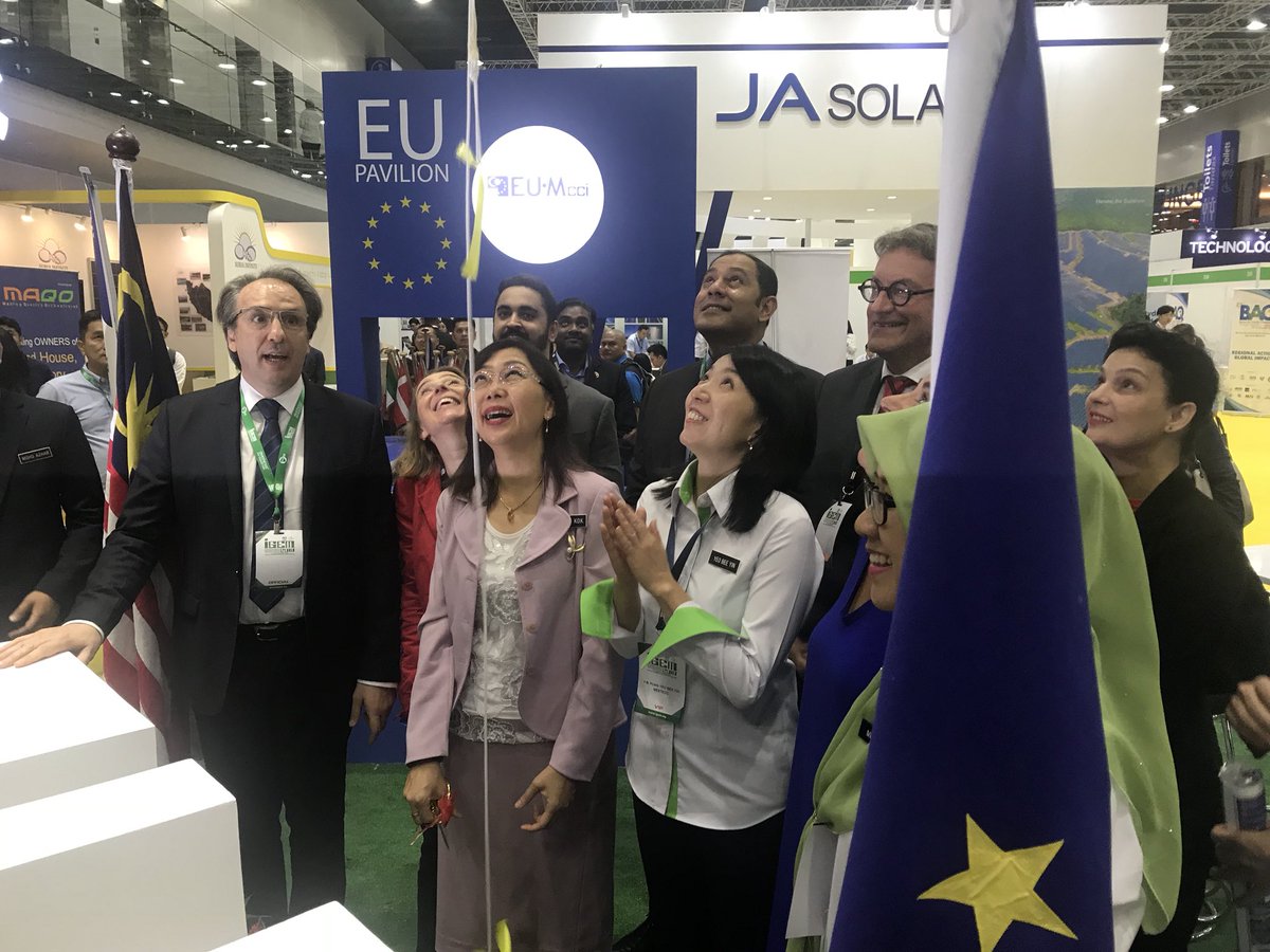 Opening of the #EU pavilion today at #IGEM2018 with Ministers Teresa Kok and Yeo Bee Yin. Colleagues from #EUMCCI bilateral chambers and EU companies will be there until Saturday 20 October to promote EU #green technologies and solutions. The venue is Hall2 at #KLCC #KL #Malaysia