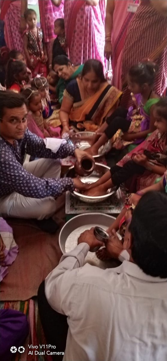 n_bhavi's tweet photo. અમદાવાદ જીલ્લા ના દસ્કોઈ તાલુકા ના ચોસર, પીરાણા, મીરોલી  ગામે નવરાત્રિ માં બાલિકા પૂજન કરવામાં આવ્યું https://t.co/8Dq0MUpfR5