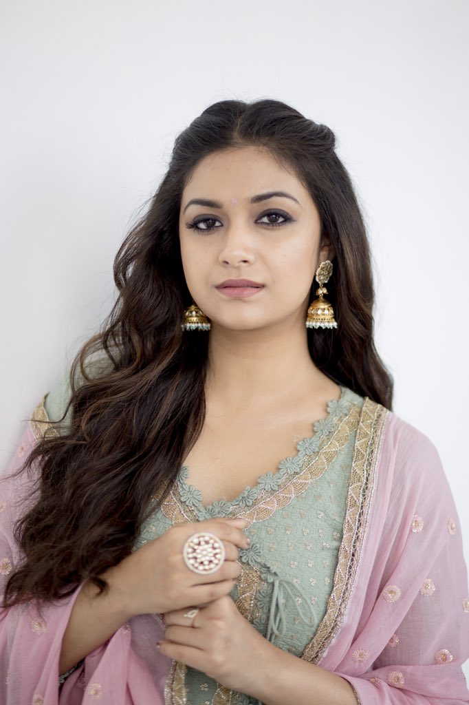 thakshi_vijay's tweet photo. #HBDKeerthySuresh
HAPPY BIRTH DAY For MY THALIVI @KeerthyOfficial 
#Sarkar #Girl
#OMGPonnu
VERITHANAMANA WAITING FOR 
SEE YOU With NAMMA THALIVAR
#2DaysToGoForSarkarTeaser 
#SarkarTeaserOn19th https://t.co/AhRypvwjNf