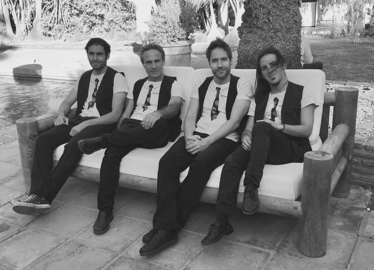 Hace unos días nos entrevistaron en @elukelele y hablamos sobre nuestro disco y mucho más, como el proyecto y concierto de "Rodrila", grupos de versiones vs grupos de temas propios, la situación de la música, etc, ¡¡La entrevista dio mucho de sí!! 👌elukelele.com/entrevistas/re… #cadiz