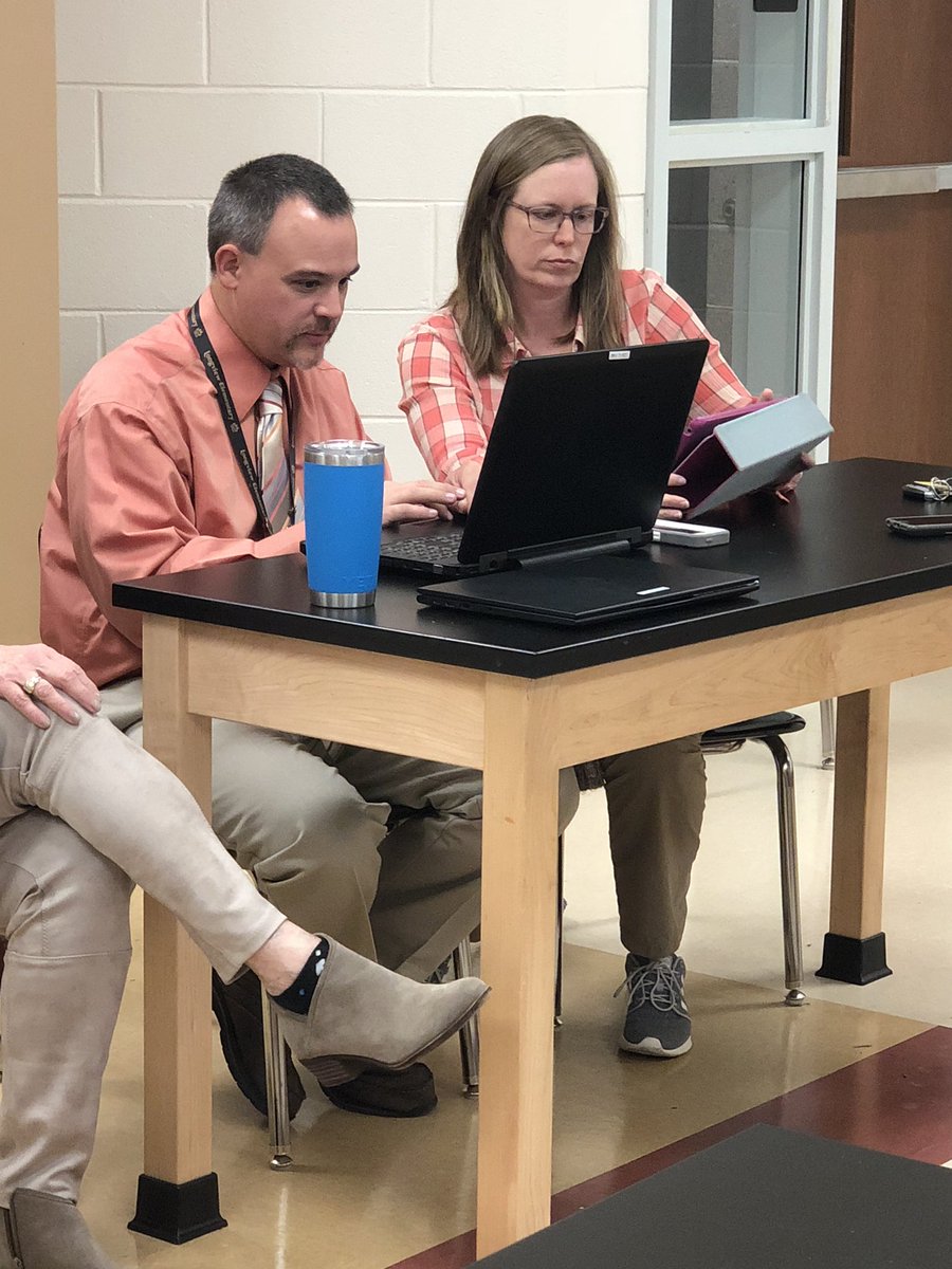 chels_hartness's tweet photo. Collaboration at its finest @whitesidell6 @JudyJolly6 #hickoryschools https://t.co/M59J9j1Bwj