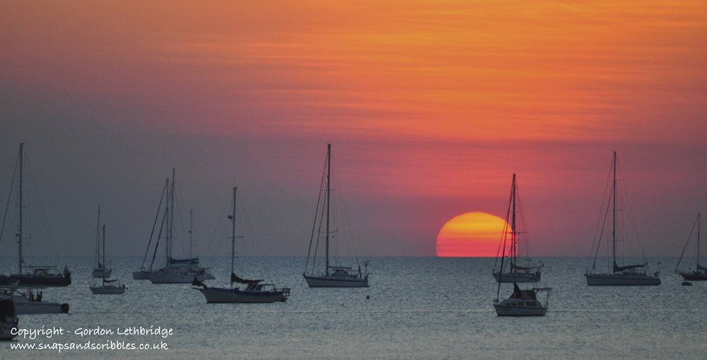 lethers's tweet photo. A1: The most amazing place I have visited for sunsets is Mindil Beach in Darwin, Northern Territory. They are so regular and spectacular that there is now a weekly market behind the beach where hundreds gather to watch the sun go down #travchat #AusOutbackNT https://t.co/iWjTmEC4vM