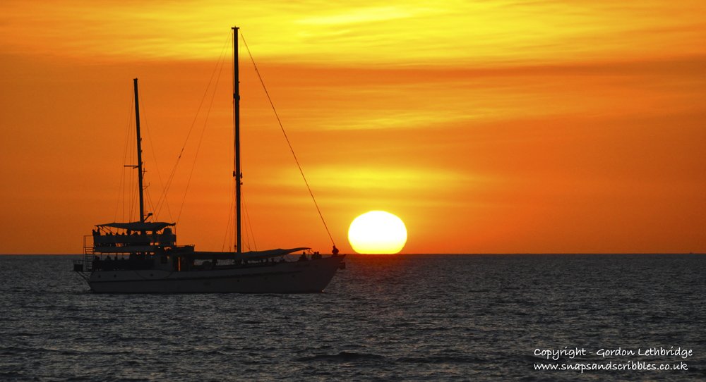 lethers's tweet photo. A1: The most amazing place I have visited for sunsets is Mindil Beach in Darwin, Northern Territory. They are so regular and spectacular that there is now a weekly market behind the beach where hundreds gather to watch the sun go down #travchat #AusOutbackNT https://t.co/iWjTmEC4vM