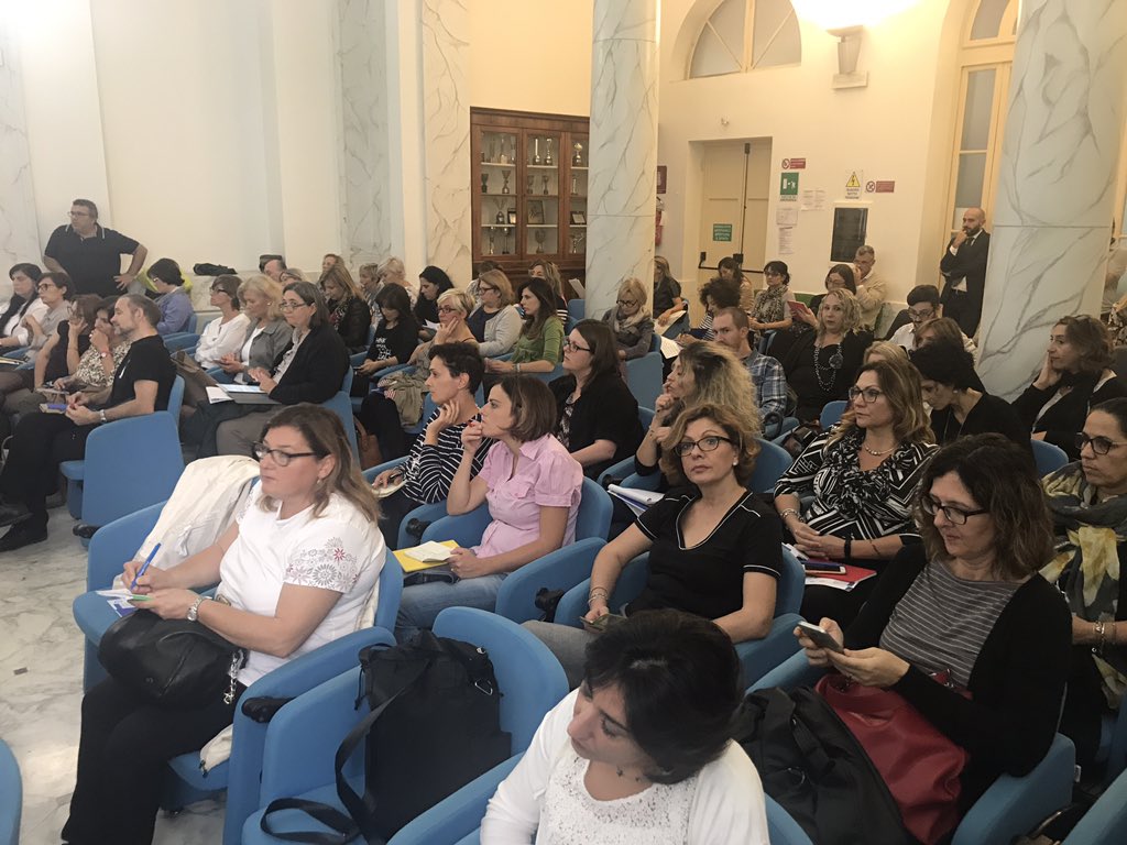 elisa_fmd's tweet photo. I volti di #CSFirstDay @GoogleForEdu #growwithgoogle @fmdigitale @MirtaMichilli @giulianosal @AlfonsoHMolina @DiegoCiulli https://t.co/OIVQph99ZC