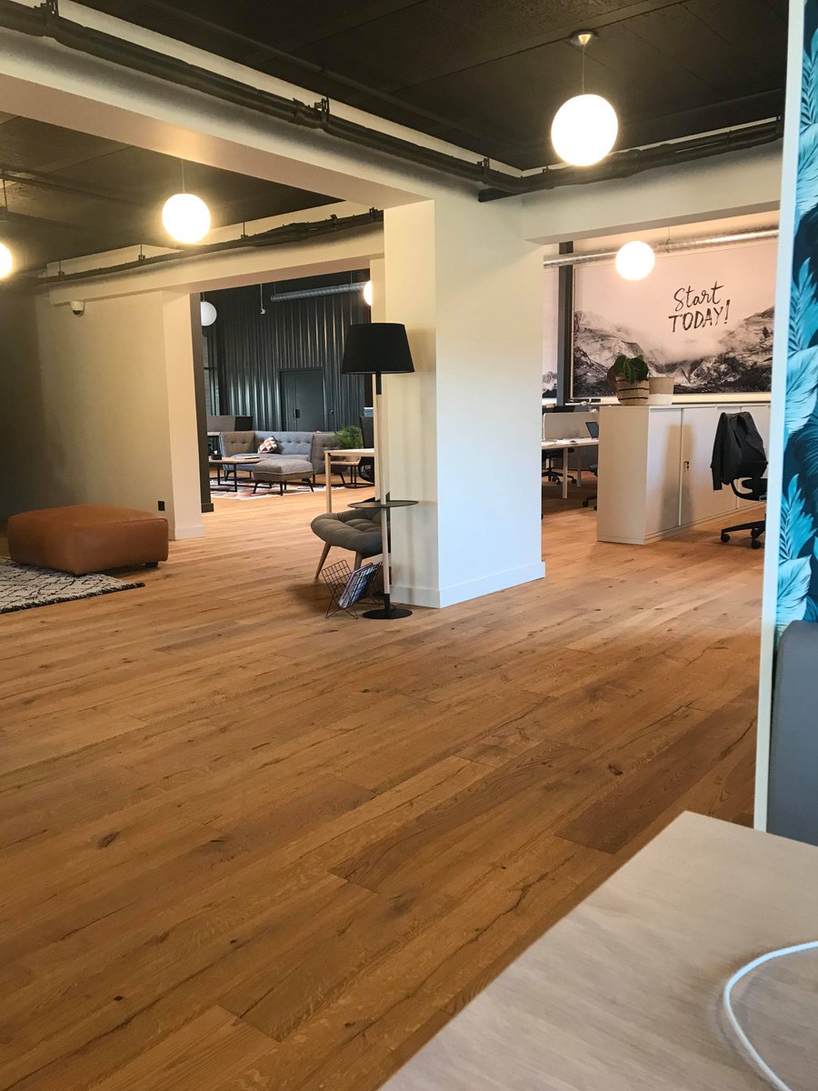 EyesOnWebfr's tweet image. Office of the day ! 💻 #workandwall #goodvibes 😁