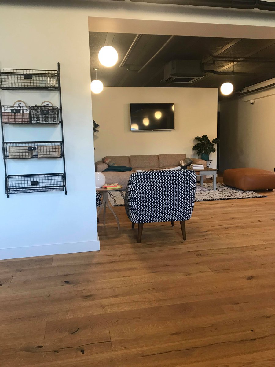 EyesOnWebfr's tweet image. Office of the day ! 💻 #workandwall #goodvibes 😁