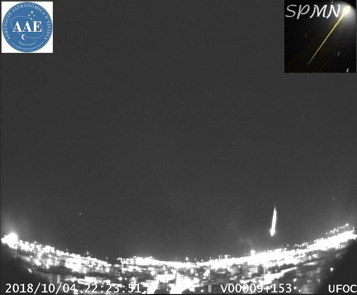 Josep_Trigo's tweet photo. ASÍ SE VIÓ LA BOLA DE FUEGO METEÓRICA (SPMN041018) DESDE 400 km de  distancia, entrando a la atmósfera sobre Girona a unos 100.000 km/hora

Impresionante imagen compuesta del vídeo obtenido por @IbizaAstronomia 
Completando su estudio desde @iSpaceSci @CSIC @CSICCat @agencia_sinc https://t.co/drJ7n0TBMb