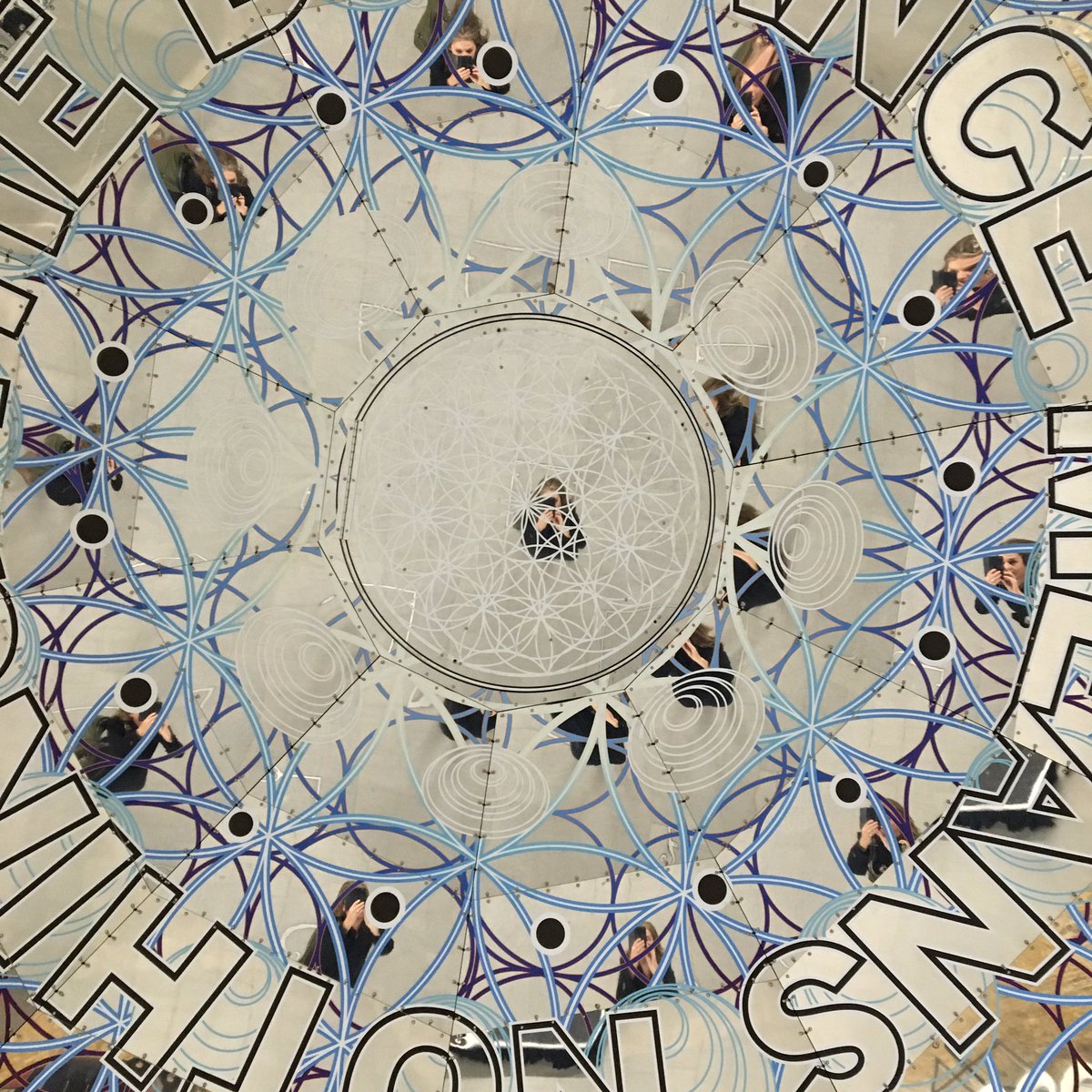 MK11RBS's tweet photo. Incredible new work 'Me. Here. Now' by #marktitchner at London Bridge launching the re-opening of Stainer Street today. @TLRailUK @AsYouChange #beacon @futurecityblog #localartistdonegood https://t.co/wOhDbBhhO4