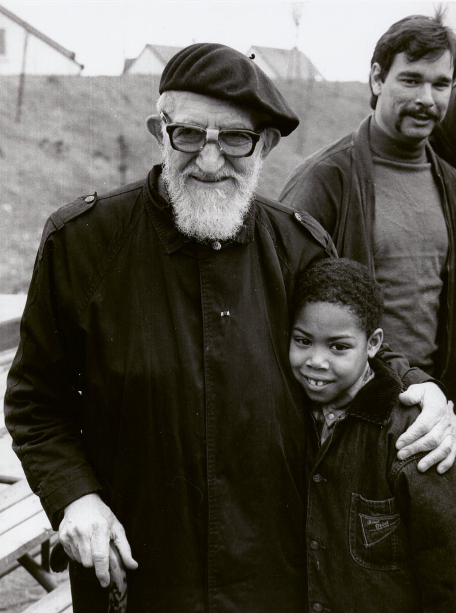 «Le contraire de la misère ce n’est pas la richesse. Le contraire de la misère, c’est le partage» un beau message de l'Abbé Pierre, à ne pas oublier !

Le #partage, la #solidarité, la #fraternité👉les richesses qui permettent la mobilisation !

#JourneeMondialeDuRefusdelaMisere