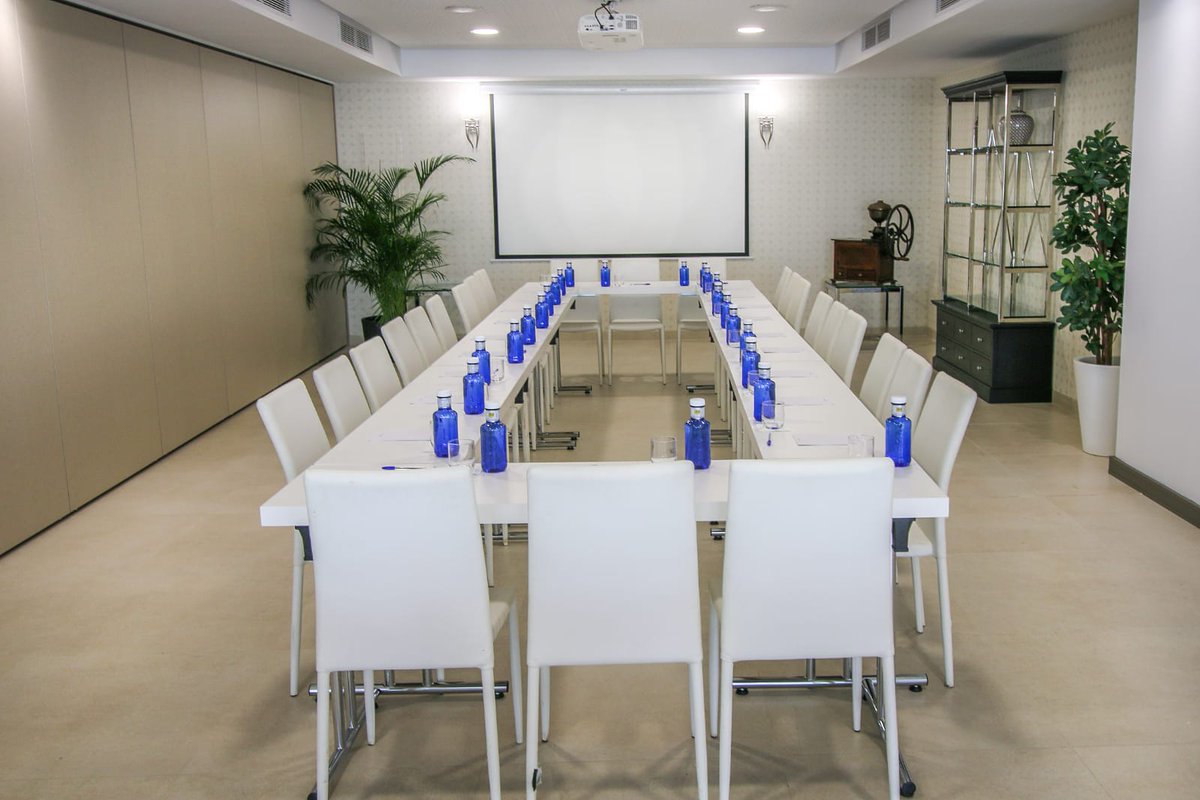 olahotels's tweet photo. ¿Pensando en organizar tu evento o reunión? En nuestro Tomir Portals te ofrecemos nuestras nuevas salas de conferencias con luz natural y los mejores servicios a tu disposición. Contacta con nosotros: comercial@olahotels.com #MICE #Events #Hotel #TomirPortals #PortalsNous https://t.co/zfMrLV4fsO