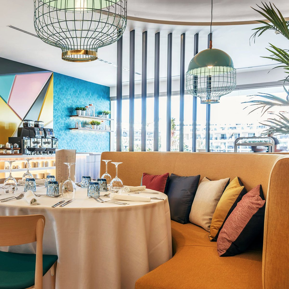 utulamps's tweet image. Magnolia suspension lamp can, on its own, add character to any space, like in Hotel Zafiro Palace Palmanova. At the same time, it has the virtue of fitting with aplomb into a wide range of contexts with high-end flair. #utulamps #lighting #creativeinterior