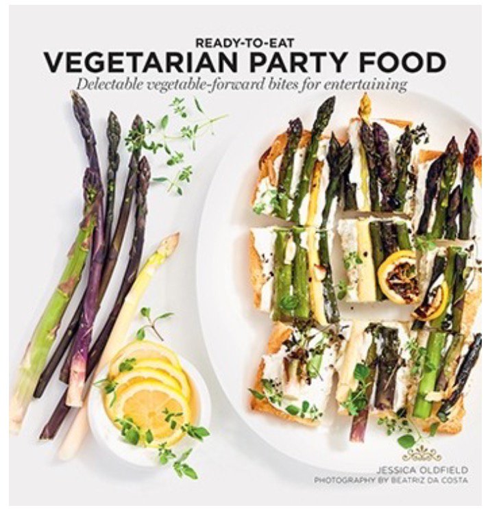 Spirals_Shop's tweet photo. Surely we're not the only ones who struggle with fresh ideas for tea? ๐ค we have some inspiring cook books in that will keep things exciting and healthy! ๐ฝ๐ฅ๐ #cooking #healthyeating #inspiredcooking #greenburgers #veganrecipes https://t.co/Xz1KdUuYIK