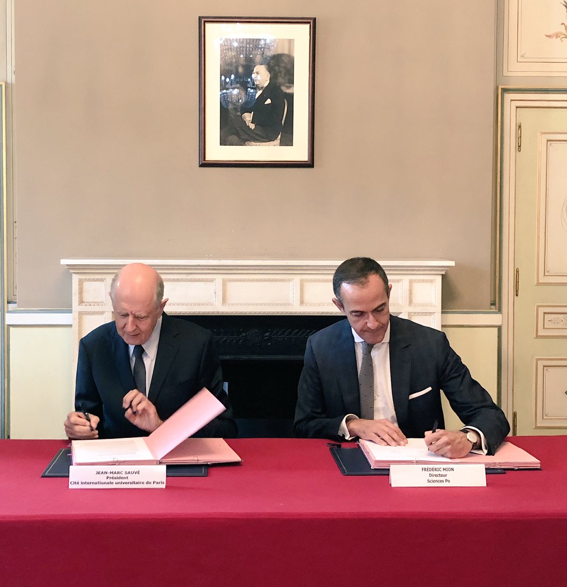#Partenaire | Signature d’une convention de partenariat de 10 ans entre <a href="/sciencespo/">Sciences Po</a> et la <a href="/ciup_fr/">Cité internationale universitaire de Paris</a>  qui permet de continuer à #loger sur le #campus des #étudiants de #SciencesPo bénéficiaires de programmes d'ouverture #sociale et #internationale.