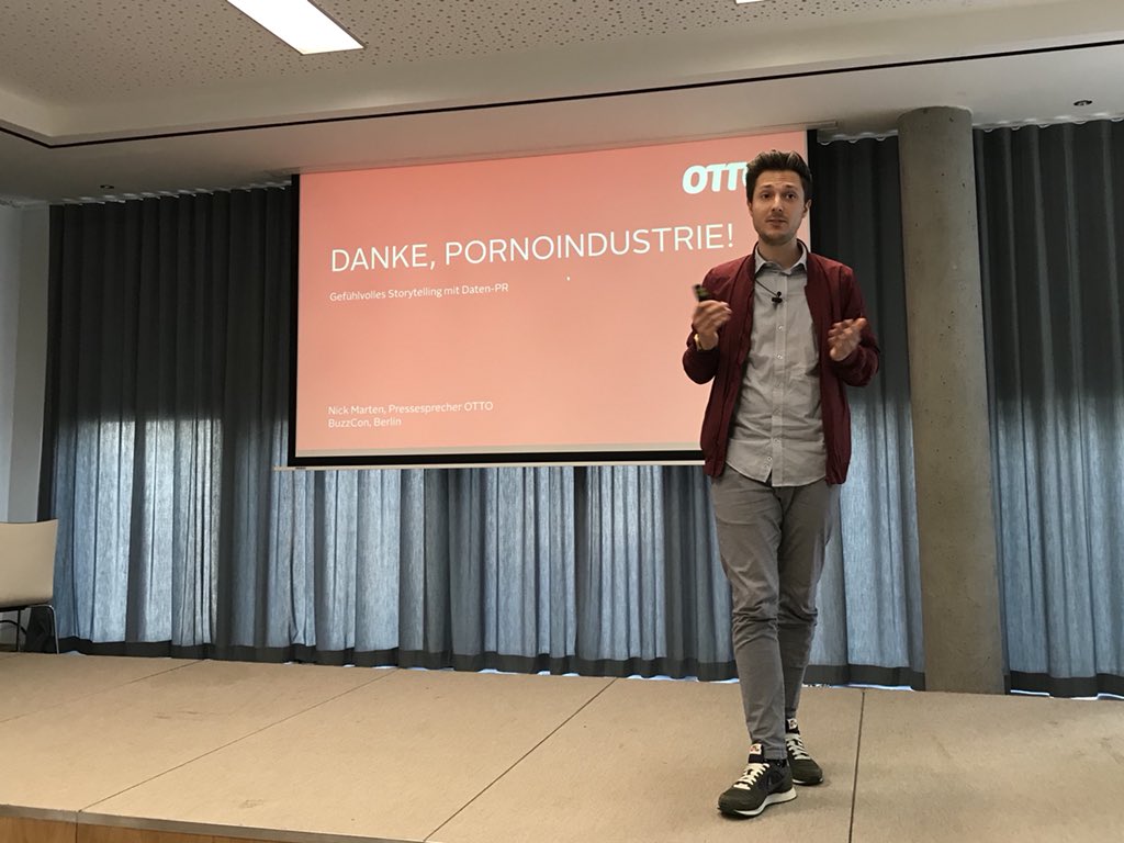 fischerAppelt's tweet photo. Was wir von der Pornoindustrie lernen können? Bestimmt so einiges. 😉 Ganz sicher aber den Umgang mit Daten-PR. Wie @otto_de das Thema adaptiert und in spannende Storys übersetzt, zeigt @zunicker. #BuzzCon18 https://t.co/grNFyeRP0a