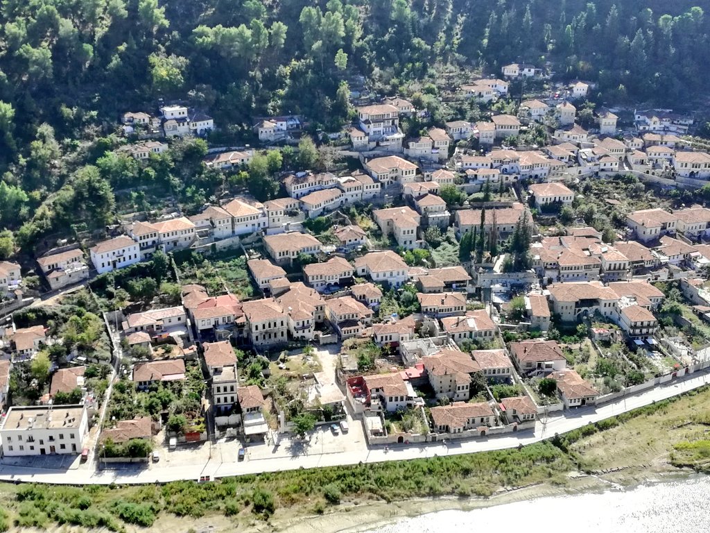 VagaBobTravel's tweet photo. The unpretentious Gorica historic quarter of Berat
#goricaquarter #berat #worldheritage #ottomanarchitecture #authenticallyintact #livingneighborhood #goricabridge #osumriver #explorediscoverexperience #wanderlusting in #albania https://t.co/xf8TqE3isF