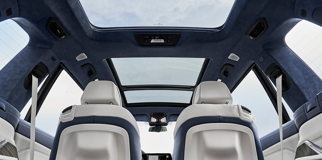 Unprecedented #BMW luxury. Unmistakable X presence. Meet the
first-ever X7, with powerful on-road poise and next-level interior comfort.
#BMWX7 bit.ly/2CQ9F8l