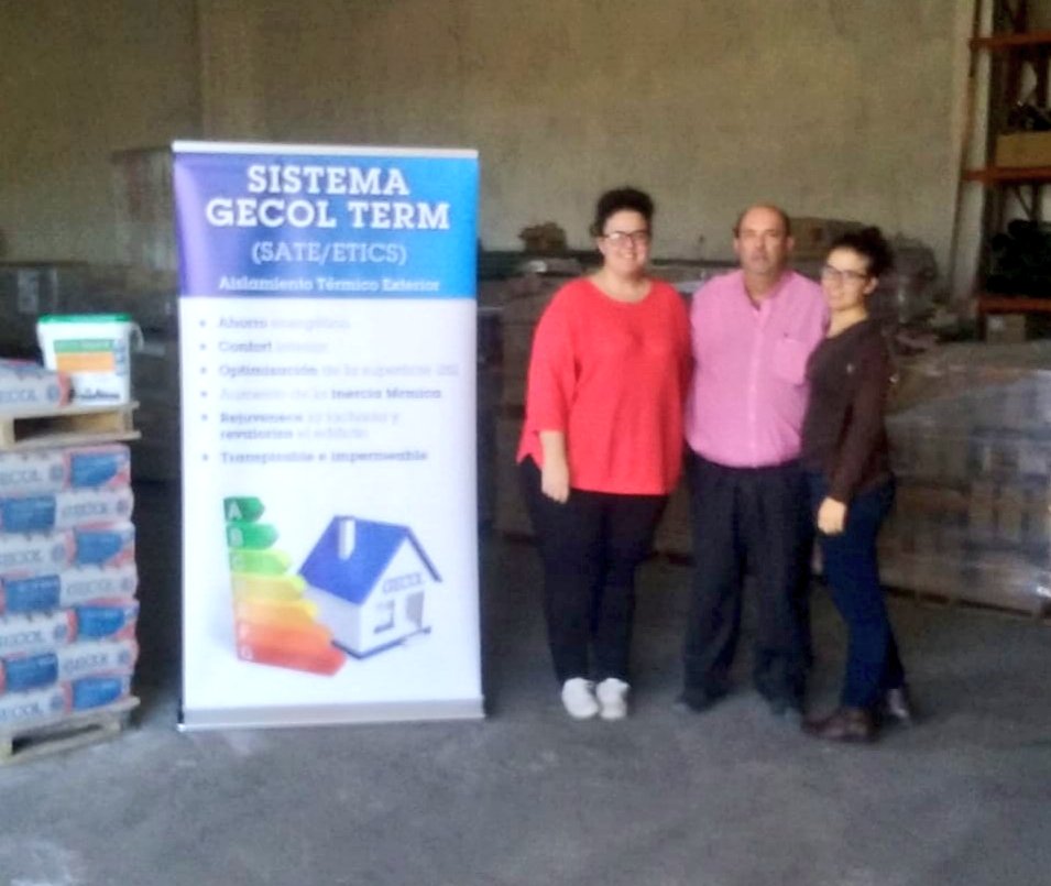 GECOLoficial's tweet photo. Nuestro Técnico-Comercial @DSanchezGECOL tiene hoy un Punto de Venta Activo en Valencia de Alcántara en las instalaciones de Honrado Materiales con Paqui Honrado y Desire Honrado, Gerentes del almacén.
#GECOLequipo #SiempreCerca #GECOLpva https://t.co/pEdDgxYRhq