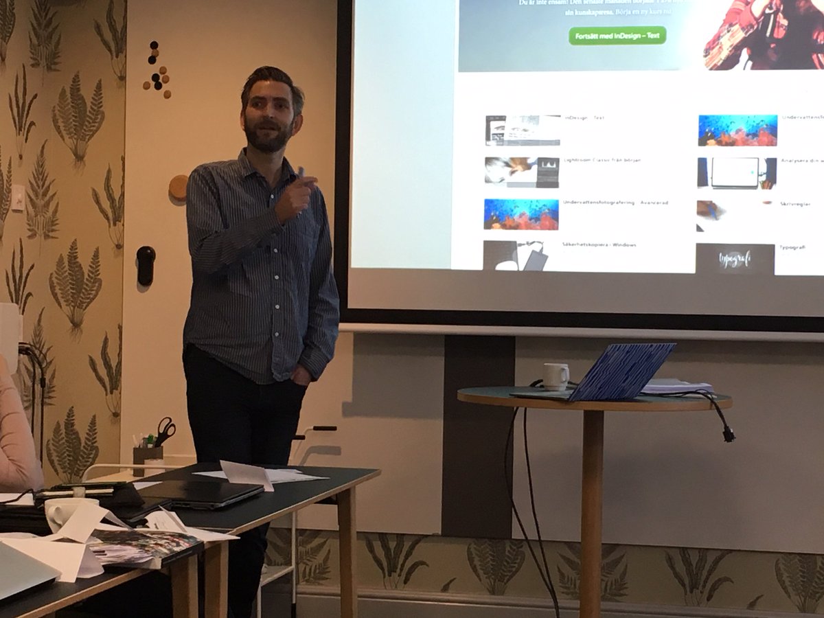 jonk_academy's tweet photo. Spännande tankar till nya arbetssätt när Mattias Karlsson Sjöberg från @moderskeppet guidar @jonk_academy-medarbetarna distansundervisning på Hestraviken. #utvecklingsdagarpåJA #hejaoss https://t.co/99YpWJqqy5