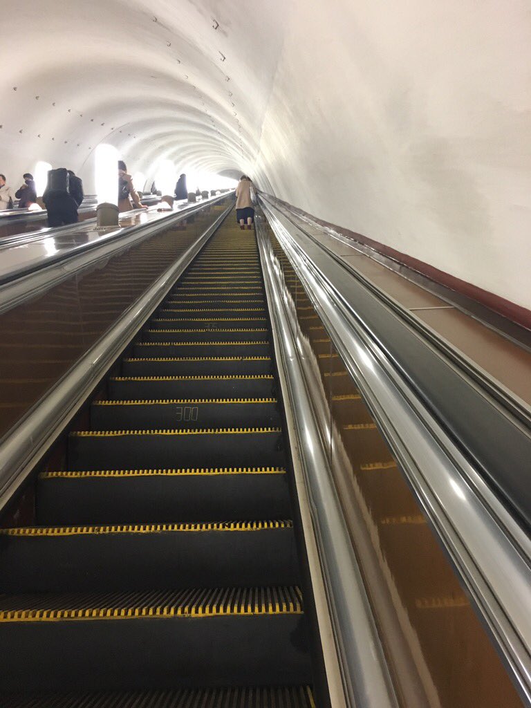 ADANILOVAA's tweet photo. только пожаловалась на жуткий трафик в метро по утрам – народ тут же исчез.. 
��селенная, ты правда меня слышишь? https://t.co/RuzPYeGmTB