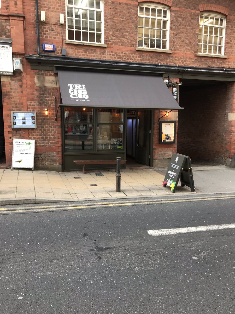 GordoManchester's tweet photo. Think @RudysPizzaMcr @Sugo_Pasta and @elnecot are good? Haul ass to Altrincham’s @Tre_Ciccio . Tardis like gorgeous comfy true Italian style pizza and roast chicken; utterly delightful gaff @DeannaThomas scored it 15.5/20 on @mcrconfidential  Go! https://t.co/riK7qOZOMy