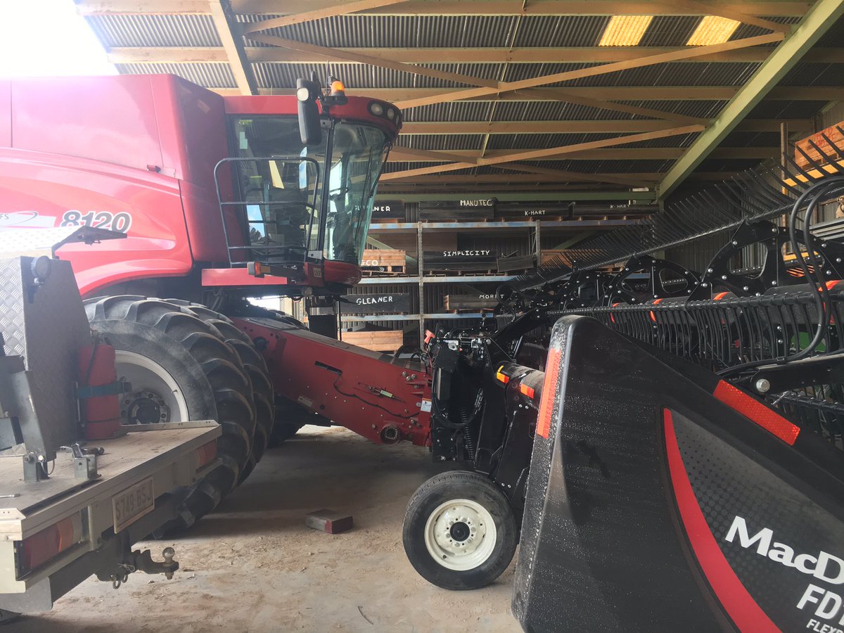squig1971's tweet photo. Claas Convio Flex is looking the goods. Not long now till we hit the paddock.  Cab vision of the deck is impressive compared to the competition. @gjeast1 #Convioflex https://t.co/OH5je50KeO