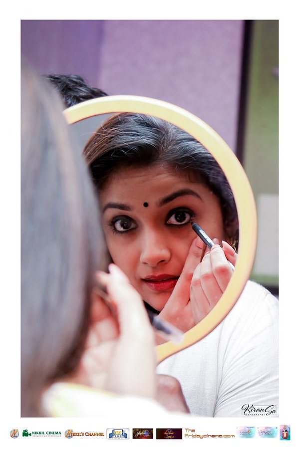 Keerthians's tweet photo. @TrendsBengaluru Love You @KeerthyOfficial 

#HBDKeerthySuresh 

This Year ,Mahanati is the Biggest Gift for Us https://t.co/xXiLB9h0xY