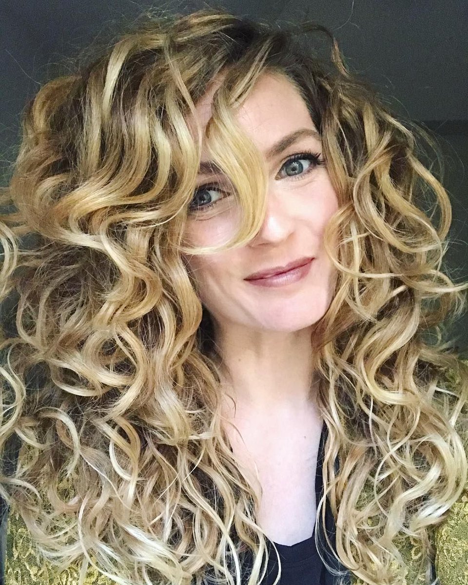 preendotme's tweet photo. .@mandie.cg.journey is so pleased with today's wash day results using her gifted @Ouidad VitalCurl™ Clear & Gentle Shampoo and Balancing Rinse Conditioner! #CurlExperts https://t.co/Aib3KL4tcG https://t.co/JDmVZ5hRQa