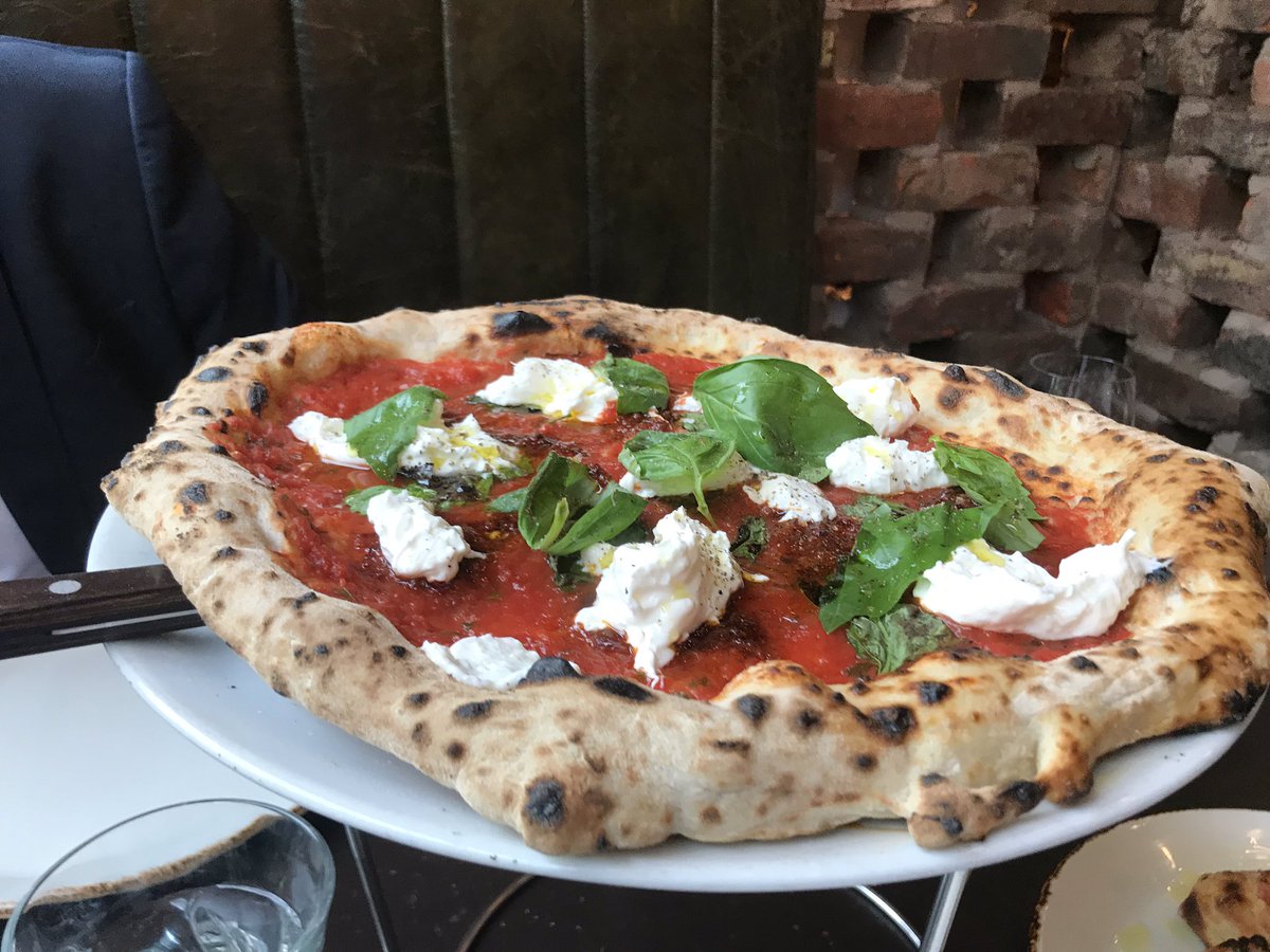 GordoManchester's tweet photo. If you think the sun shines brightly out of @StickyWalnut ‘s arse, try the beautiful @Tre_Ciccio ‘s ass; three fellers on an ultra low budget producing the best Italian roast chicken and pizza in the NW in Alty. @RudysPizzaMcr look out. https://t.co/7N2Isn0n5P