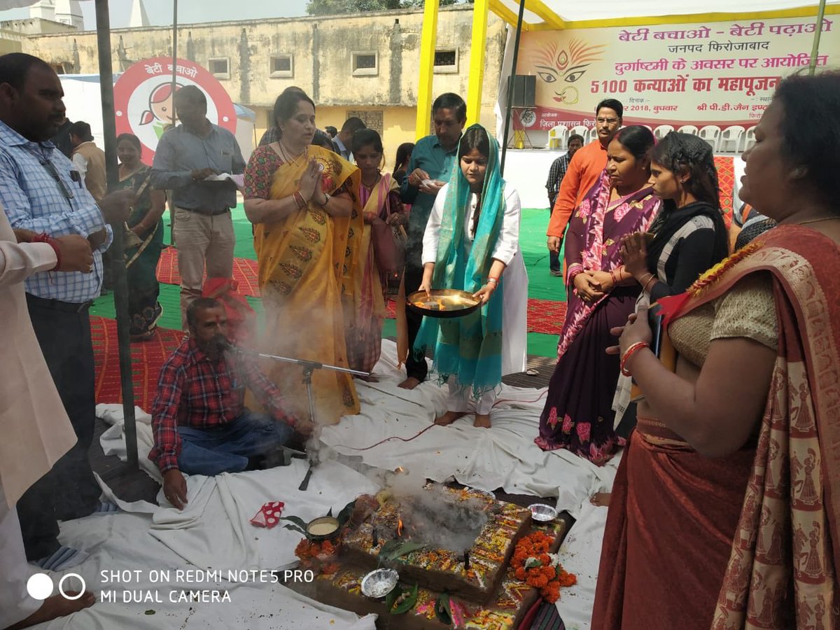 Nutan4bjp's tweet photo. दुर्गाष्टमी के अवसर पर फ़िरोज़ाबाद ज़िला प्रशासन द्वारा पी.डी. जैन इंटर कालेज में आयोजित 5100 कन्याओं का महापूजन  एवं भोज में कन्याओं के पूजन व भोज में सेवा करने का सौभाग्य मिला। https://t.co/ZLYkaRMjKw