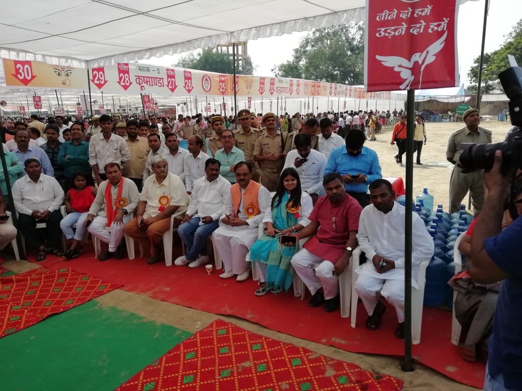 Nutan4bjp's tweet photo. दुर्गाष्टमी के अवसर पर फ़िरोज़ाबाद ज़िला प्रशासन द्वारा पी.डी. जैन इंटर कालेज में आयोजित 5100 कन्याओं का महापूजन  एवं भोज में कन्याओं के पूजन व भोज में सेवा करने का सौभाग्य मिला। https://t.co/ZLYkaRMjKw