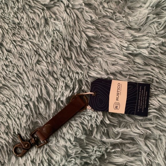 CindySticht's tweet photo. So good I had to share! Check out all the items I'm loving on @Poshmarkapp #poshmark #fashion #style #shopmycloset #rustico #betseyjohnsonperformance #nike: https://t.co/Os41hWO1R4 https://t.co/RJ6WEZ8KxJ