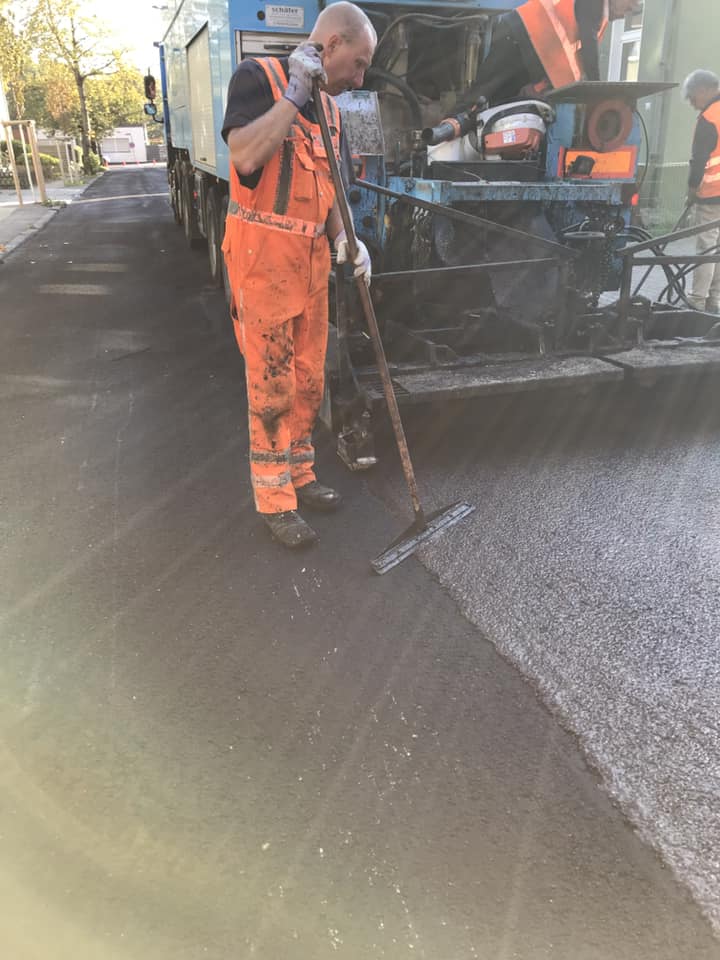 Coldmixbv's tweet photo. Laatste dagen van dubbele EAB lagen aanbrengen bij onze Ooster buren. Hierna weer verder in Nederland.
Weer een ervaring rijker 👍
Coldmix voorop in wegdekzorg . https://t.co/GB5Ev08ET0