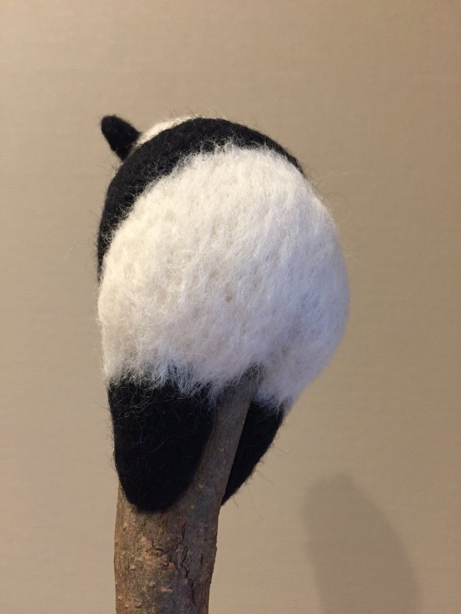 gotandazuma's tweet photo. 充電シャンシャンを作ってみました。
食い込むキュートなおしりと、
裏はきっとこうなっているに違いないという勝手な妄想。 https://t.co/dQjmOSVNzA