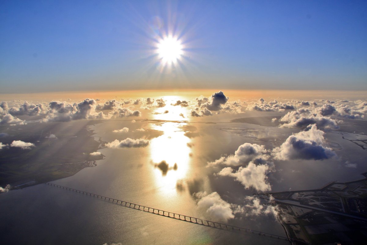 VACATURE - Wij zoeken een destinatie #marketeer (fulltime) die verantwoordelijk wil zijn voor de wijze waarop #Zeeland en onderliggende regio’s zich positioneren en presenteren in Nederland, België en Duitsland. Bekijk de #vacature zakelijk.vvvzeeland.nl/k/nl/n10308/ne…