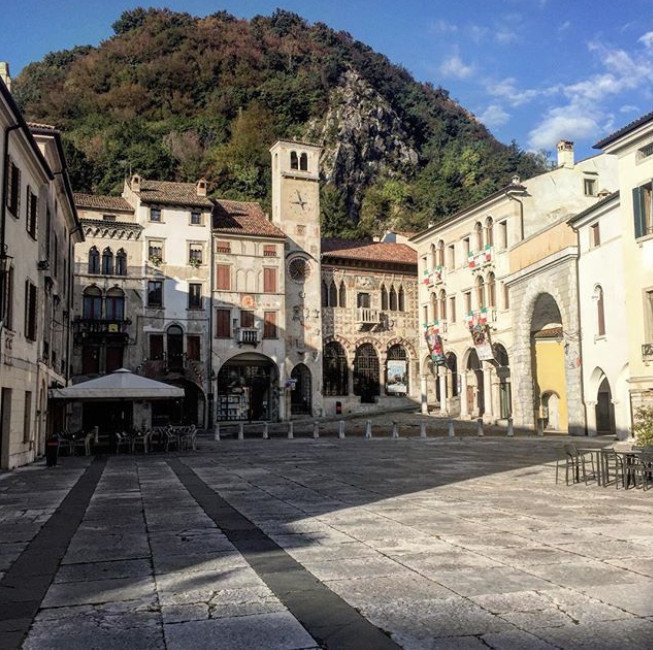 TurismoVeneto's tweet photo. #VittorioVeneto nacque nel 1866 dall’unione tra l’antica città murata di #Serravalle e le borgate e i castelli fortificati di #Ceneda https://t.co/1rNcGErDT5 #VisitVeneto (foto IG camillastefani) https://t.co/t58nPspUmN