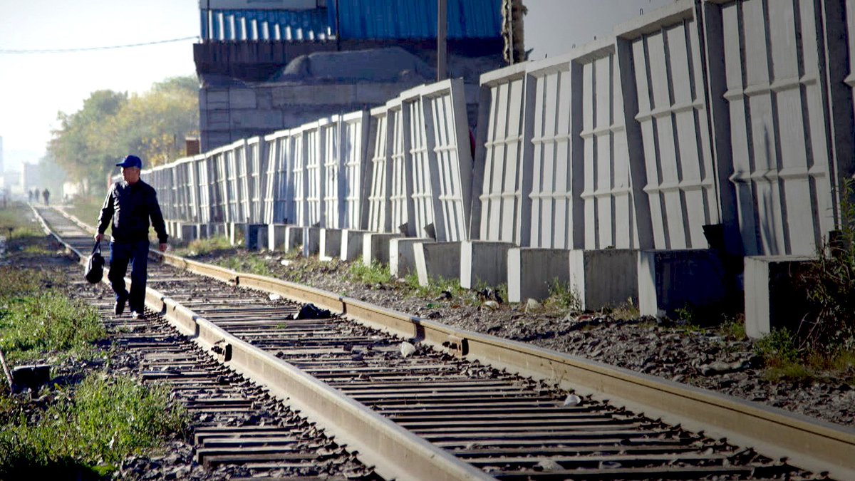 svtdokumentar's tweet image. En internationell kraftsamling mot vår tids slaveri! Varför slaveri? i SVT Play svtplay.se/genre/varfor-s… #svtdok #askwhy #whyslavery #sellingchildren #dollarheroes #awomancaptured #iwasayazidislave #jailedinamerica #sellingchildren #maidinhell