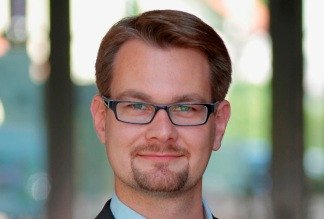 DetlefApel's tweet photo. "Wir hängen Lehrplänen hinterher, die definitiv nicht ausreichend auf die Zukunft vorbereiten", das sagt eGovGoebel von CapgeminiDE im aktuellen #Podcast zur #informatik2018 https://t.co/8a0RWcSUOd #Schule #Digitalisierung https://t.co/bpDrh7dWBG #LI