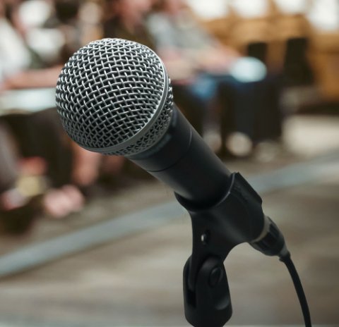 DetlefApel's tweet photo. "Wir hängen Lehrplänen hinterher, die definitiv nicht ausreichend auf die Zukunft vorbereiten", das sagt eGovGoebel von CapgeminiDE im aktuellen #Podcast zur #informatik2018 https://t.co/8a0RWcSUOd #Schule #Digitalisierung https://t.co/bpDrh7dWBG #LI