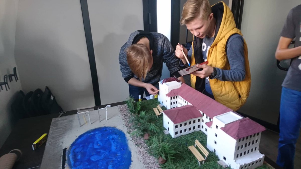 OleksandrSputay's tweet photo. #Slovyansk youth #YPLS graduates preparing presentation for #ActiveCitizensForum
@IRIglobal w/ @USAIDUkraine https://t.co/Lv70t2S39t