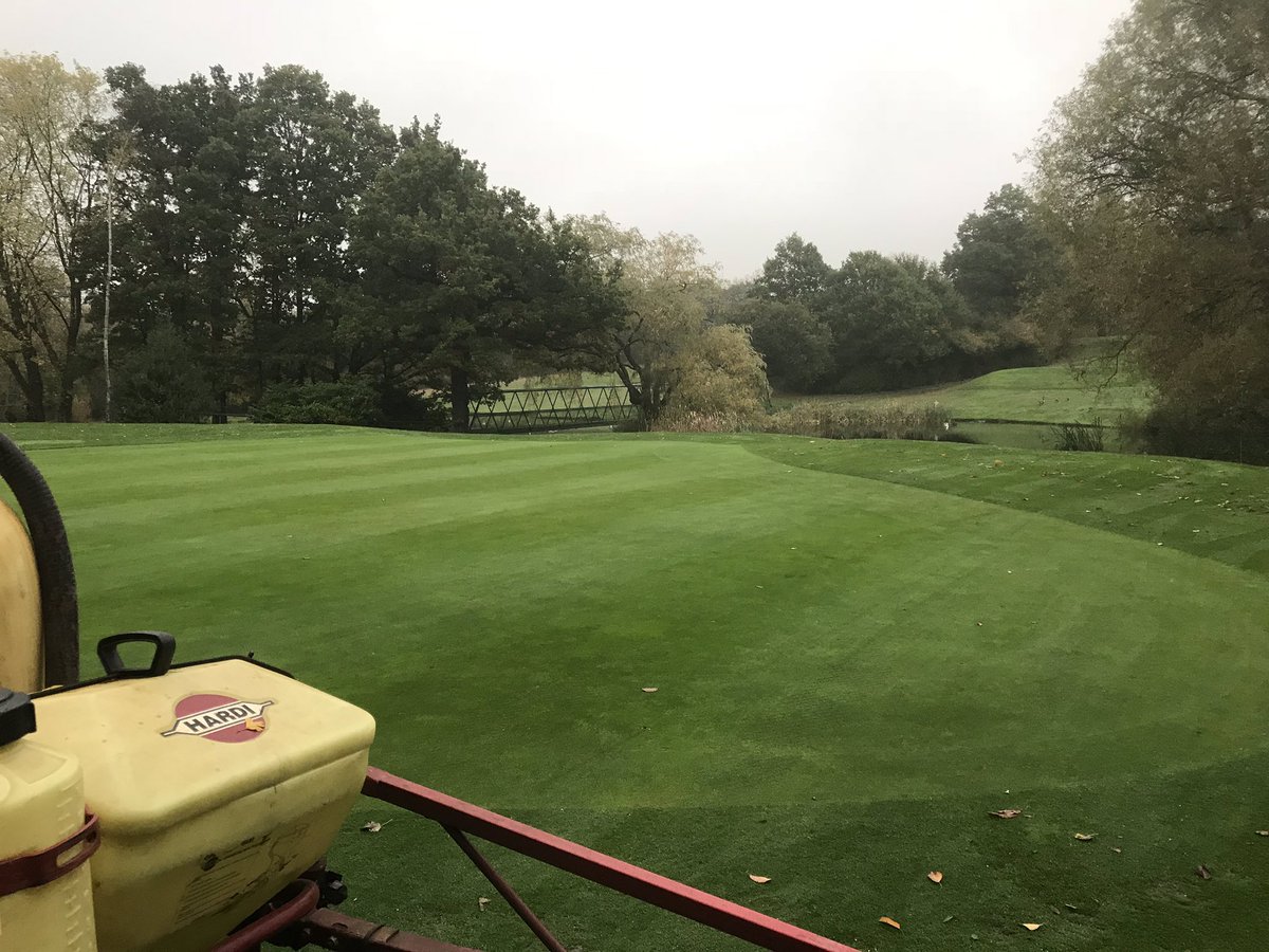 leeacox's tweet photo. Spraying my babies @millhillgolf #Diseasecontrol #fuzzfree πβ³οΈπ https://t.co/4prZb0alvq